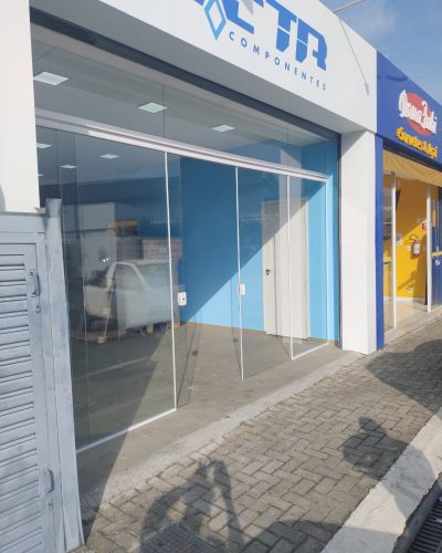 Envidraçamento de Loja